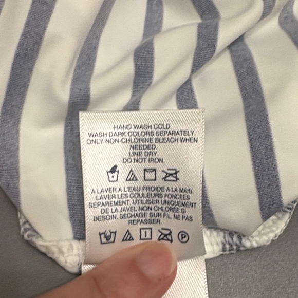 NWT Lands' End Women's Long Sleeve Navy and White Rash Guard - Picture 4 of 8